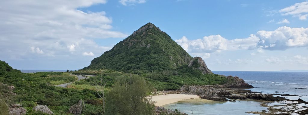 伊是名酒造　小高い場所からの景色